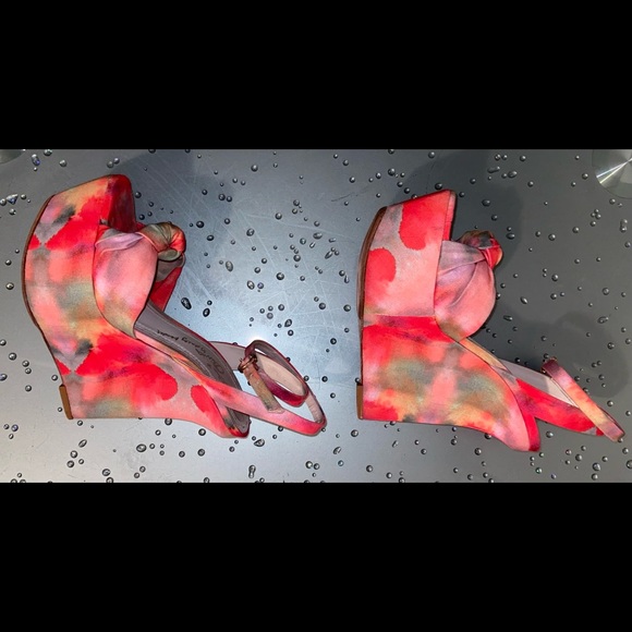 Alice + Olivia Ilisa Watercolor-Print Wedge Sandal Size 38 - Picture 5 of 13